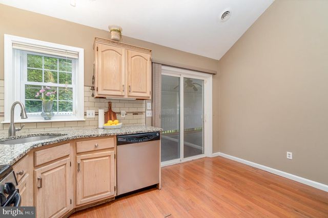 6076 REGENT DR, Harrisburg, PA 17112