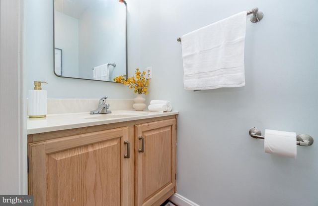 6076 REGENT DR, Harrisburg, PA 17112