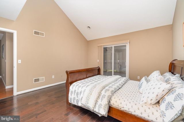 6076 REGENT DR, Harrisburg, PA 17112
