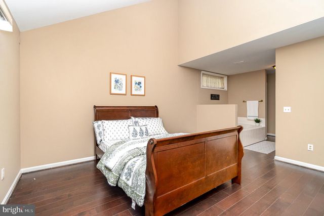 6076 REGENT DR, Harrisburg, PA 17112