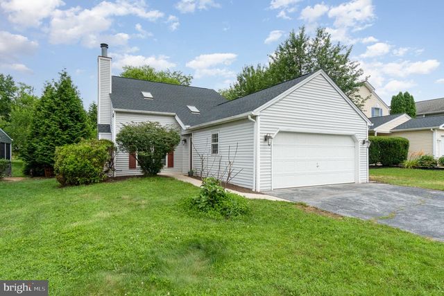 6076 REGENT DR, Harrisburg, PA 17112