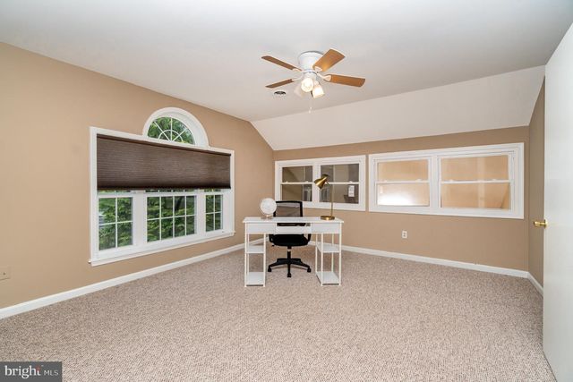 6076 REGENT DR, Harrisburg, PA 17112