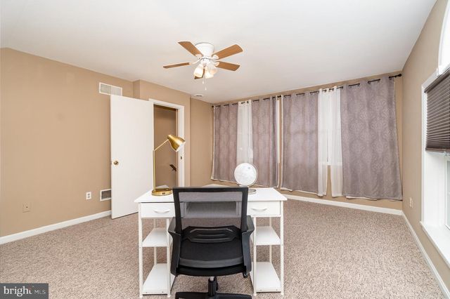 6076 REGENT DR, Harrisburg, PA 17112