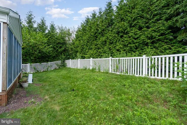 6076 REGENT DR, Harrisburg, PA 17112
