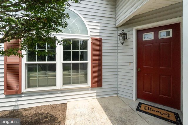 6076 REGENT DR, Harrisburg, PA 17112