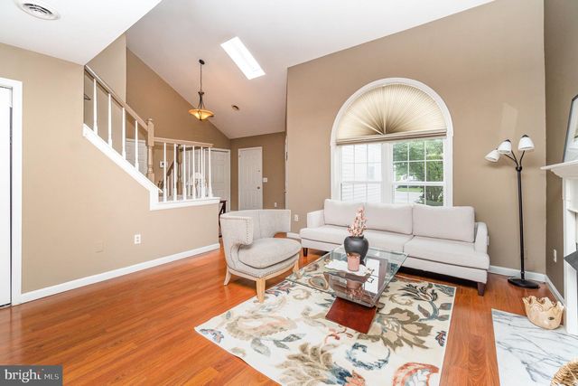 6076 REGENT DR, Harrisburg, PA 17112