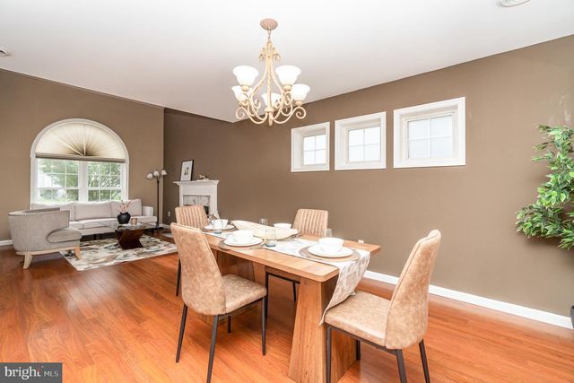 6076 REGENT DR, Harrisburg, PA 17112
