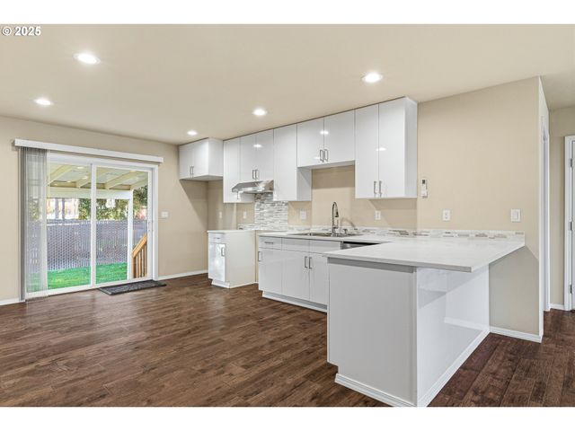 2211 Se 182ND Ave, Portland, OR 97233