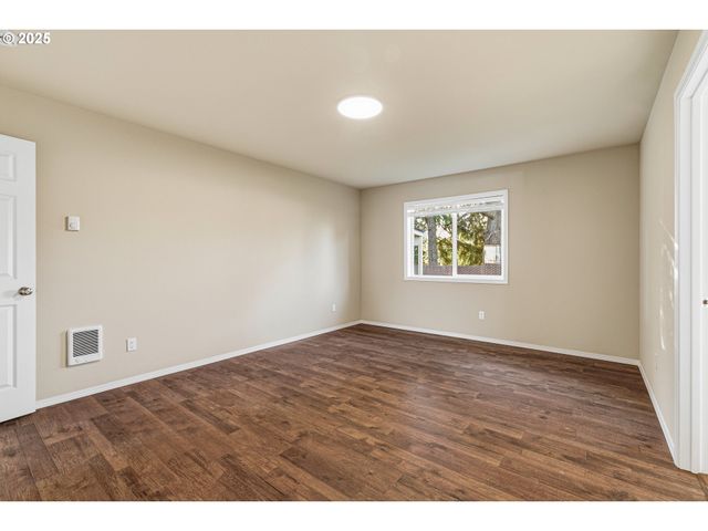 2211 Se 182ND Ave, Portland, OR 97233