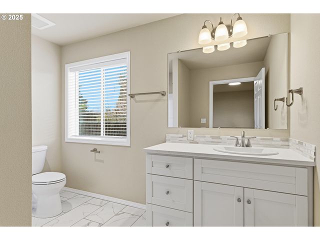 2211 Se 182ND Ave, Portland, OR 97233