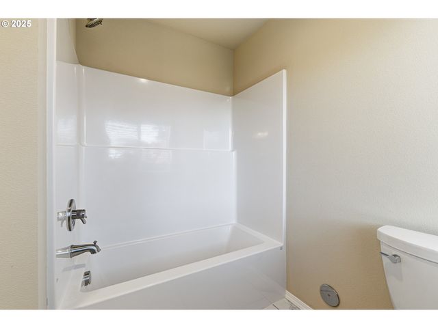 2211 Se 182ND Ave, Portland, OR 97233
