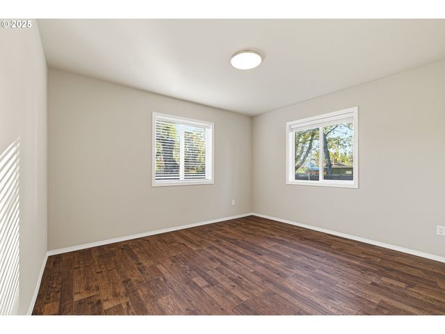 2211 Se 182ND Ave, Portland, OR 97233