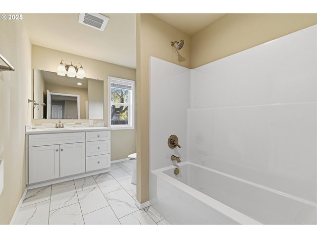 2211 Se 182ND Ave, Portland, OR 97233