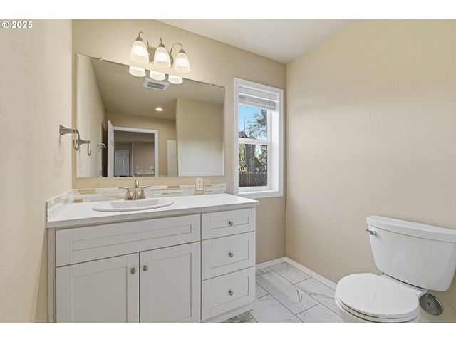 2211 Se 182ND Ave, Portland, OR 97233
