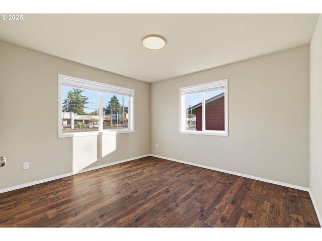 2211 Se 182ND Ave, Portland, OR 97233