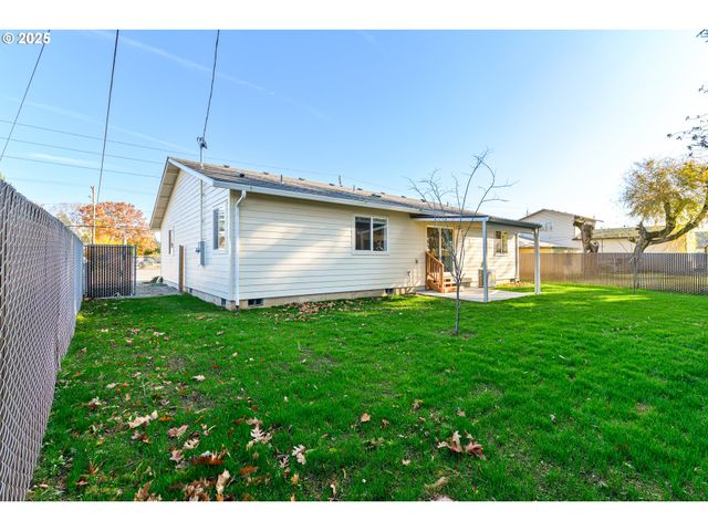 2211 Se 182ND Ave, Portland, OR 97233