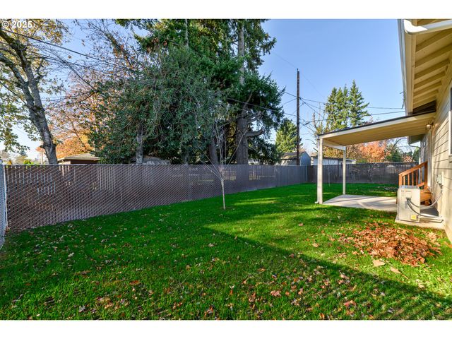 2211 Se 182ND Ave, Portland, OR 97233