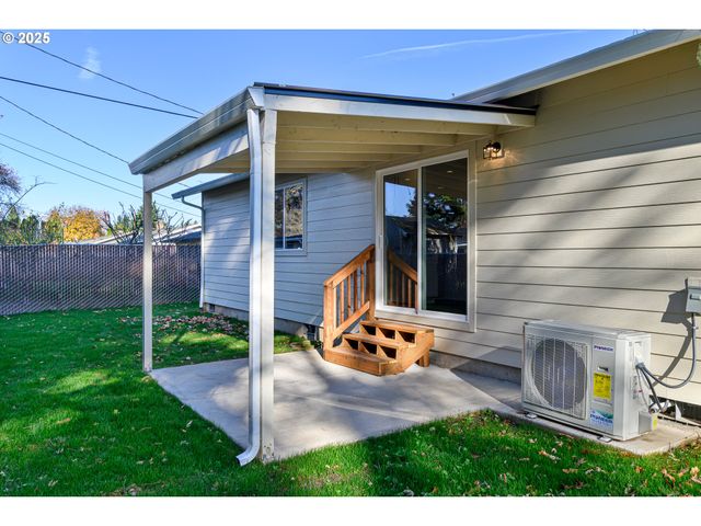 2211 Se 182ND Ave, Portland, OR 97233