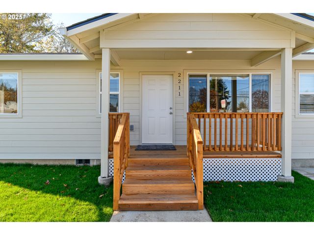 2211 Se 182ND Ave, Portland, OR 97233