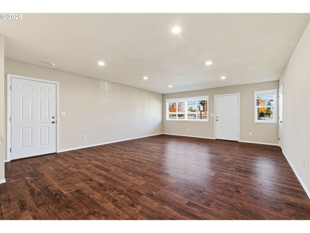 2211 Se 182ND Ave, Portland, OR 97233