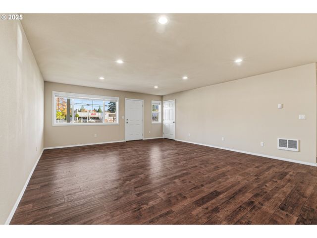 2211 Se 182ND Ave, Portland, OR 97233
