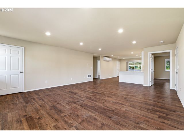 2211 Se 182ND Ave, Portland, OR 97233