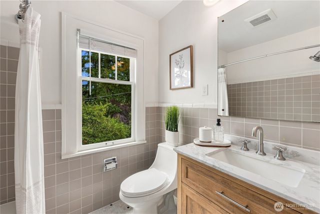 15 Orchard Road, Tacoma, WA 98406