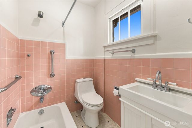 15 Orchard Road, Tacoma, WA 98406