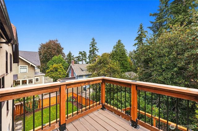 15 Orchard Road, Tacoma, WA 98406