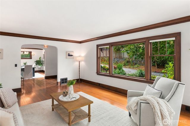 15 Orchard Road, Tacoma, WA 98406