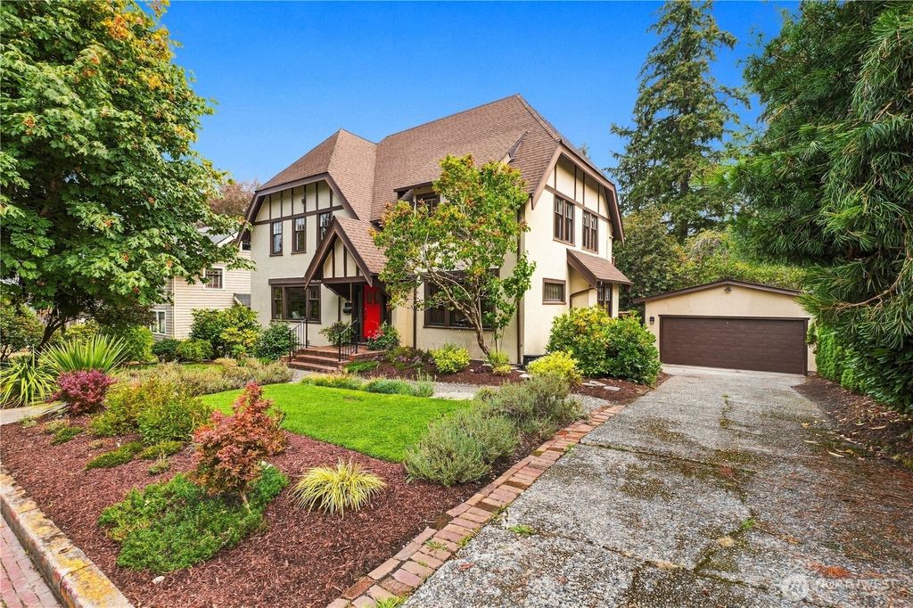 15 Orchard Road, Tacoma, WA 98406