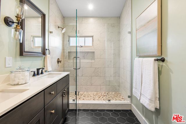 222 N St Andrews Place, Los Angeles, CA 90004
