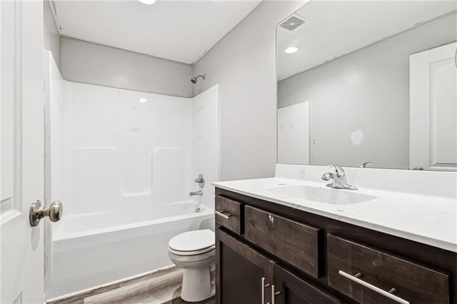 21806 Massa Circle, Peculiar, MO 64078
