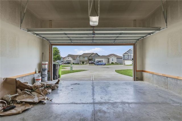 21806 Massa Circle, Peculiar, MO 64078