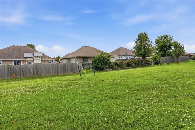 21806 Massa Circle, Peculiar, MO 64078