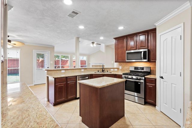 4031 Conifer Drive, Dickinson, TX 77539