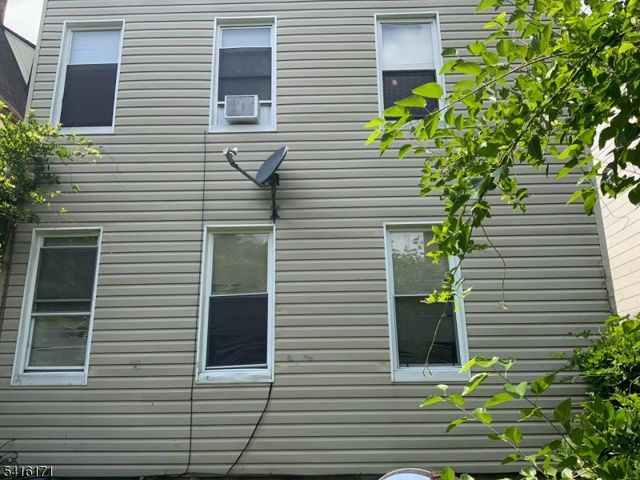 156 N 18Th St, East Orange City, NJ 07017