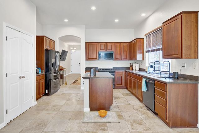 5640 Northborough Dr, Sacramento, CA 95835