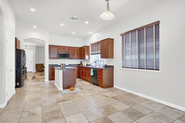 5640 Northborough Dr, Sacramento, CA 95835