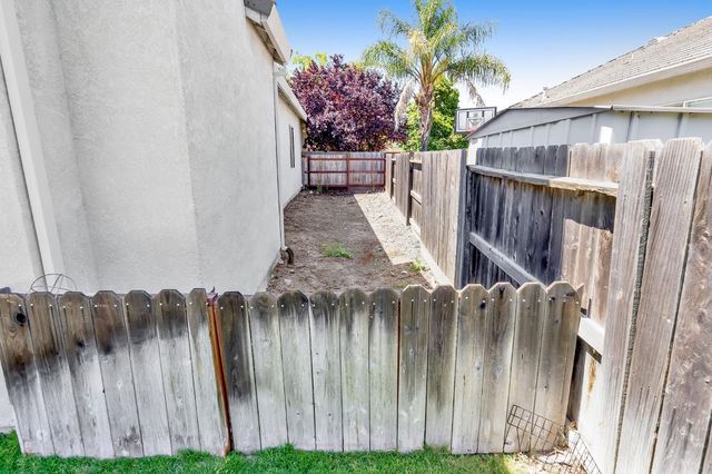 5640 Northborough Dr, Sacramento, CA 95835