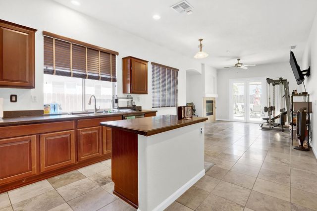 5640 Northborough Dr, Sacramento, CA 95835