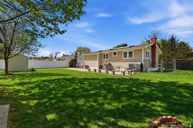 52 William Street, Brentwood, NY 11717