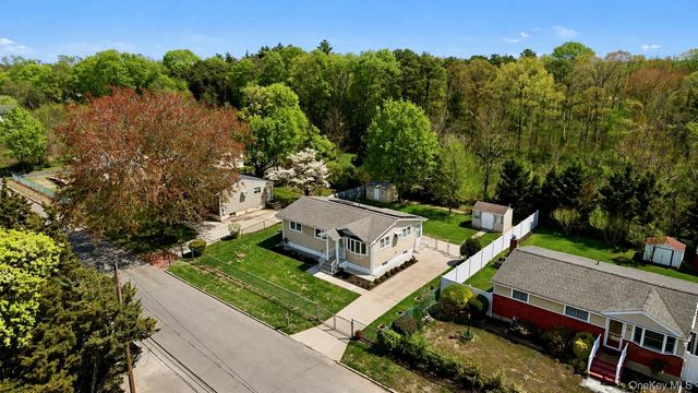 52 William Street, Brentwood, NY 11717