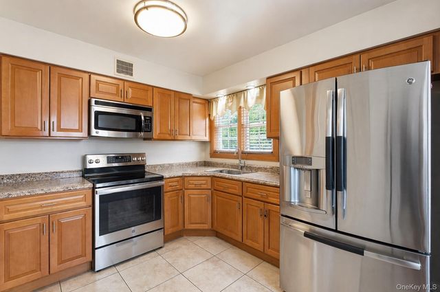 52 William Street, Brentwood, NY 11717