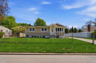 52 William Street, Brentwood, NY 11717