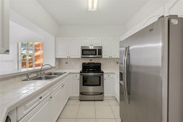 1166 NW 100th Ave, Pembroke Pines, FL 33024