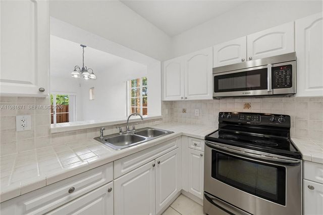 1166 NW 100th Ave, Pembroke Pines, FL 33024