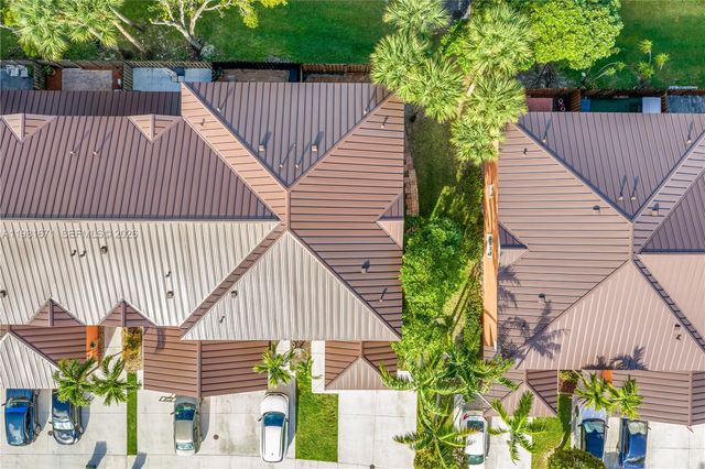 1166 NW 100th Ave, Pembroke Pines, FL 33024