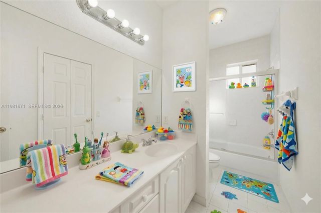 1166 NW 100th Ave, Pembroke Pines, FL 33024