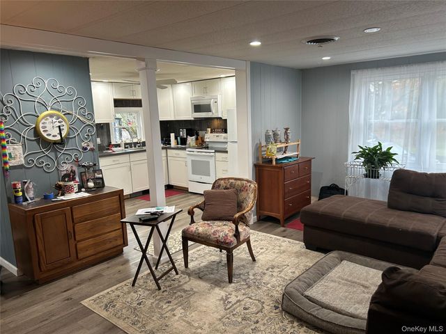 309-15 Fanning Boulevard, Riverhead, NY 11901